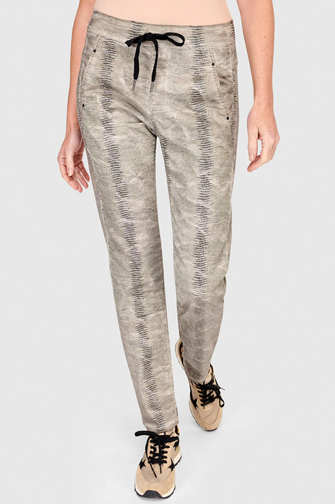 Iconic Stretch Jeans in Grey Serpent