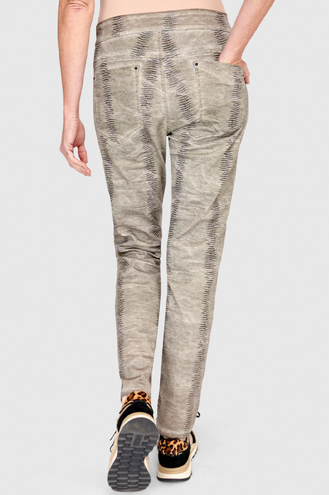 Iconic Stretch Jeans in Grey Serpent