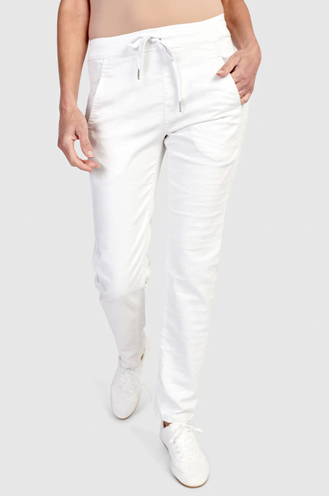 Iconic Stretch Jean in White Serpent