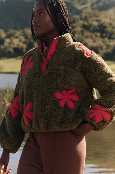 Patch Pocket Countryside Pullover with Daisy Applique